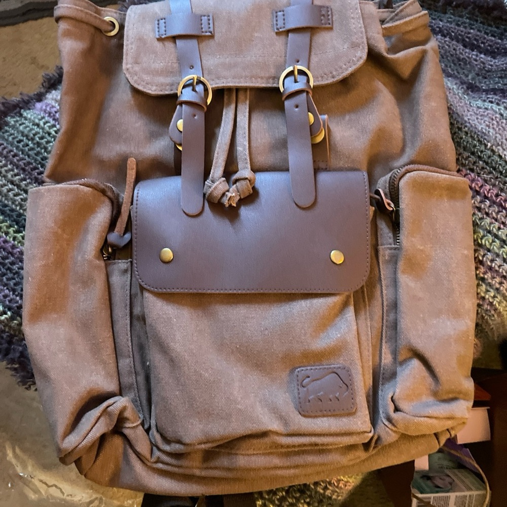 Brown Vintage-Style Backpack with Leather Straps and Metal Hardware